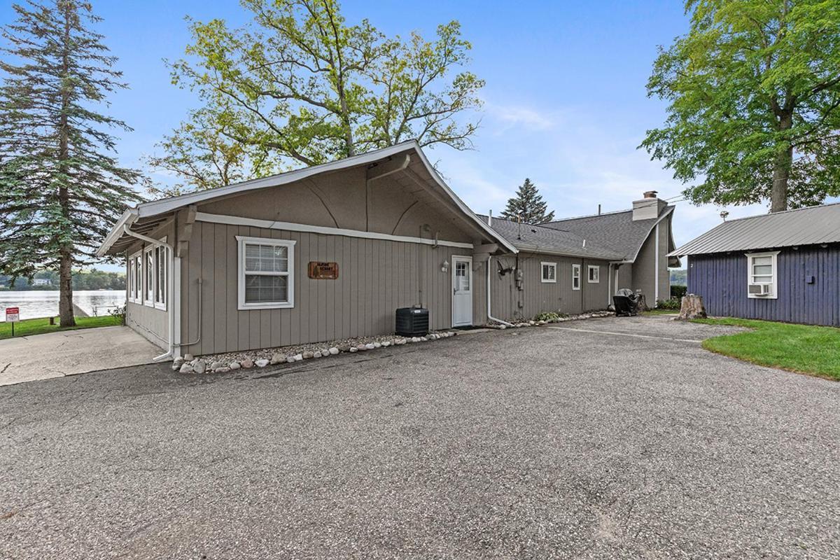 Lakeside Getaway With Dock, Firepit, Grill Newaygo Exteriör bild