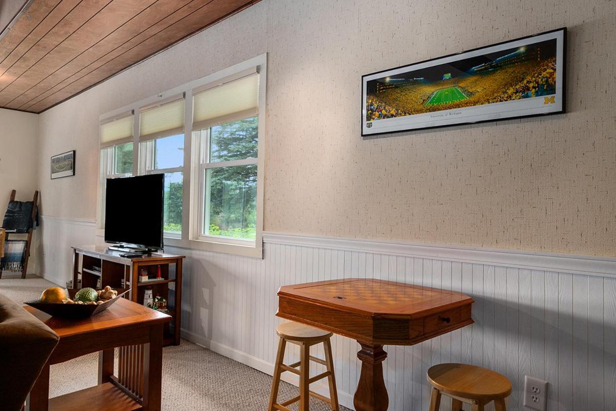 Lakeside Getaway With Dock, Firepit, Grill Newaygo Exteriör bild
