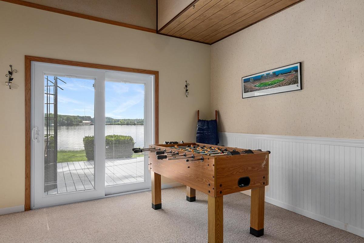 Lakeside Getaway With Dock, Firepit, Grill Newaygo Exteriör bild